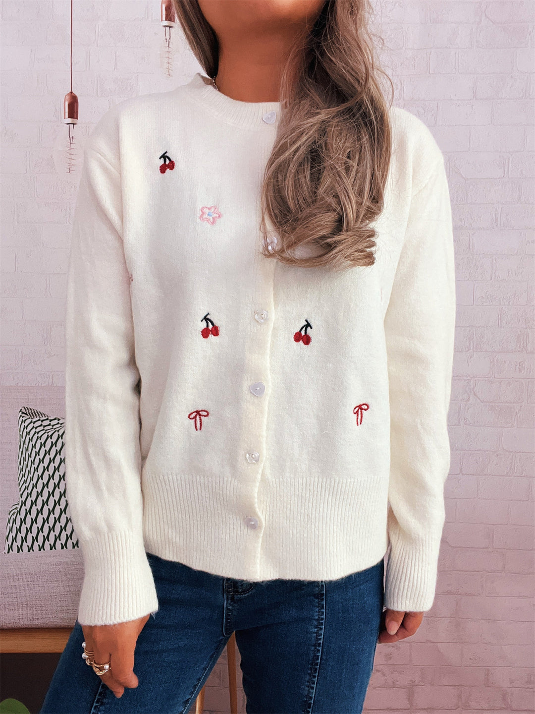 Damsk cardigan med kärleksfull blom- och körsbärsdesign Eva Jonsson-Eva Jonsson