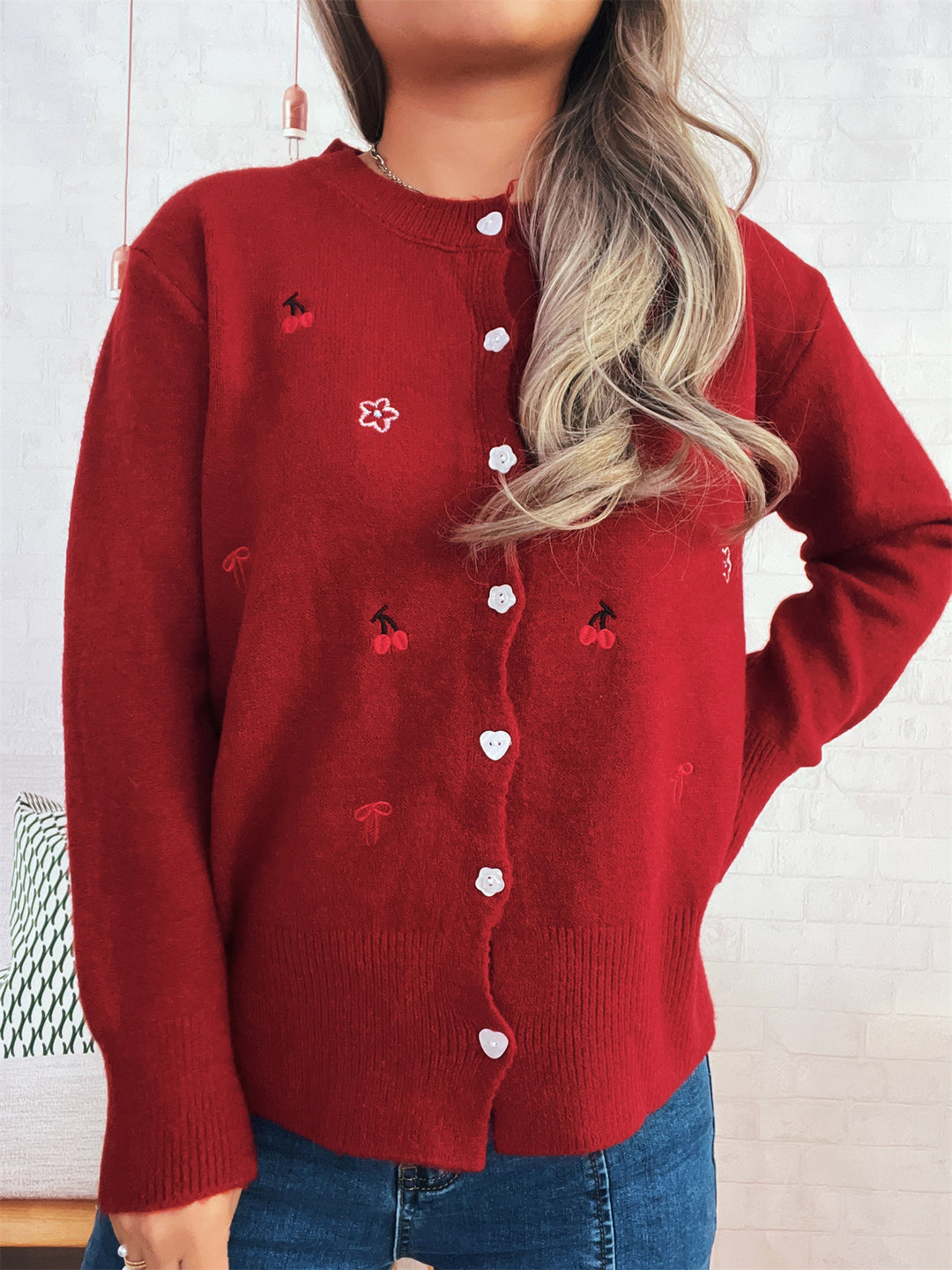 Damsk cardigan med kärleksfull blom- och körsbärsdesign Eva Jonsson-Eva Jonsson