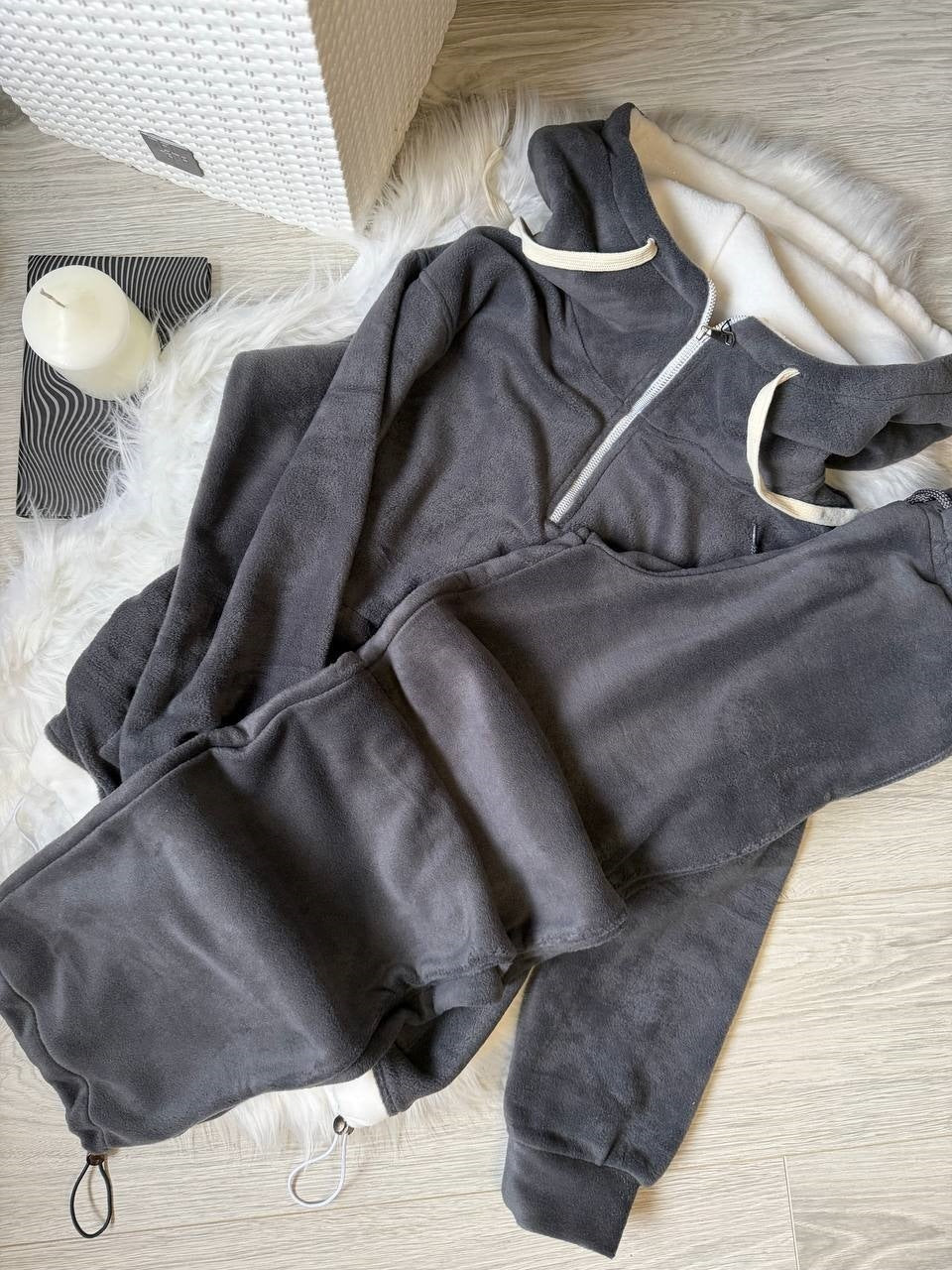 Damsk cozy fleece träningsoverall med hög krage och dragsko Mirla-Eva Jonsson