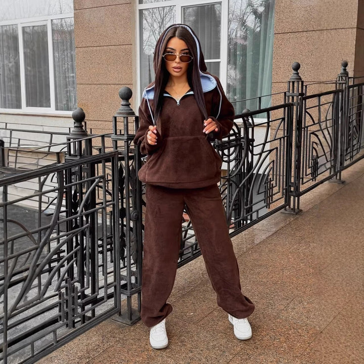 Damsk cozy fleece träningsoverall med hög krage och dragsko Mirla-Eva Jonsson
