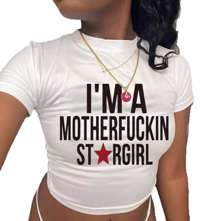 Damsk crop-top med iögonfallande statement-tryck Mirla-Eva Jonsson
