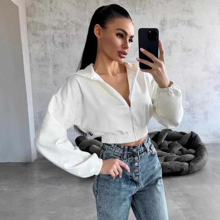 Damsk cropped hoodie jacka med elastisk midja och avslappnad passform Mirla-Eva Jonsson