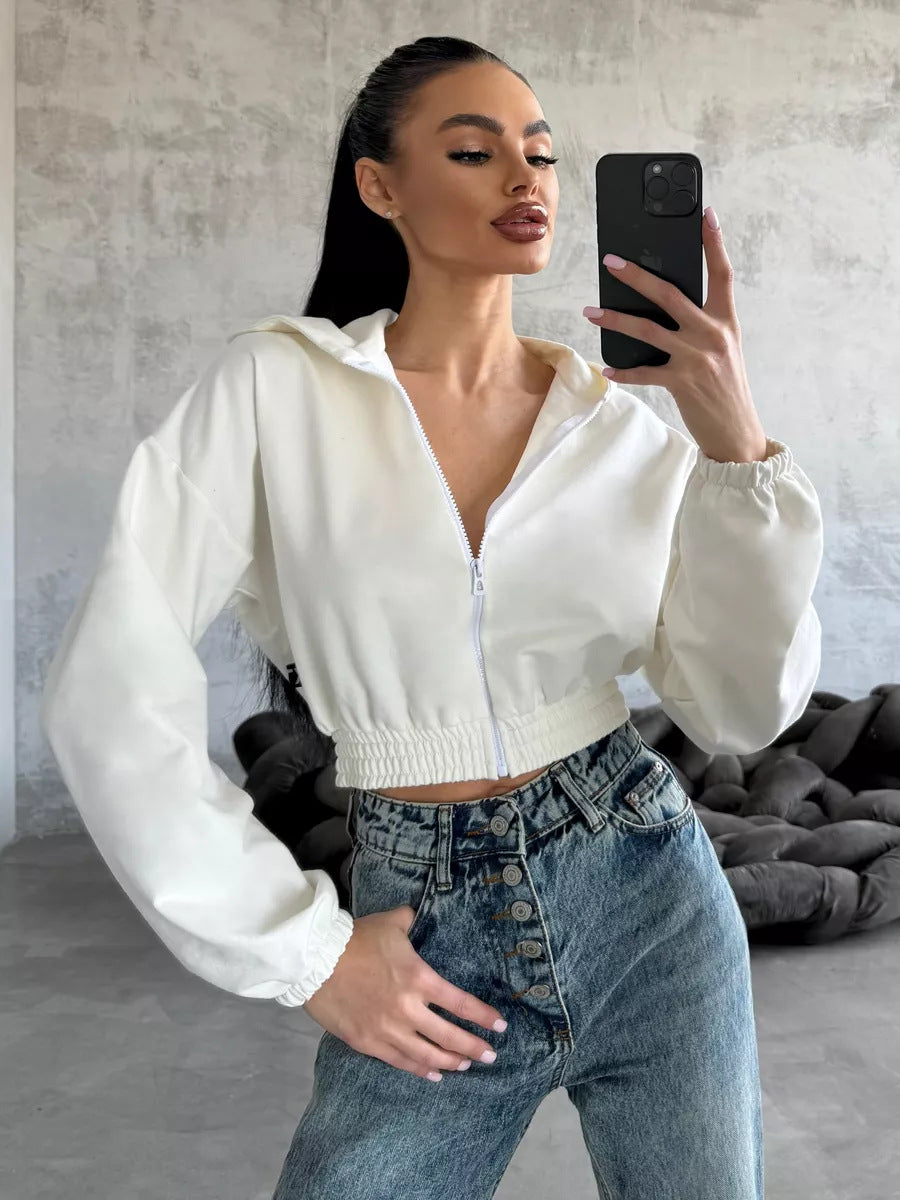 Damsk cropped hoodie jacka med elastisk midja och avslappnad passform Mirla-Eva Jonsson