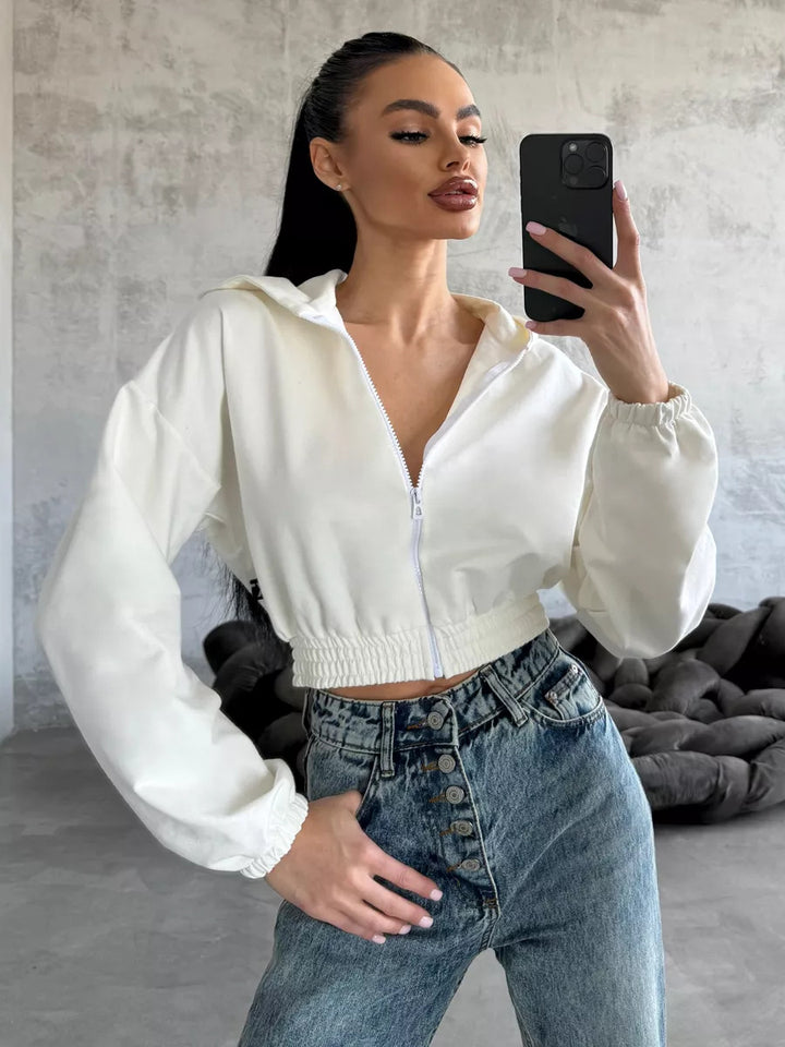 Damsk cropped hoodie jacka med elastisk midja och avslappnad passform Mirla-Eva Jonsson