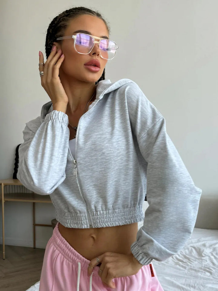 Damsk cropped hoodie jacka med elastisk midja och avslappnad passform Mirla-Eva Jonsson