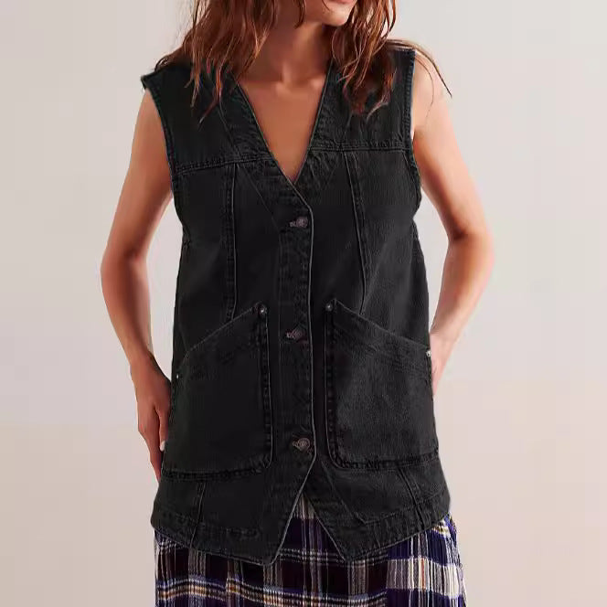 Damsk denim hängseljacka med praktiska fickor och trendig V-neck Mirla-Eva Jonsson