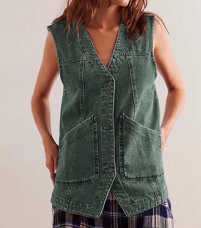 Damsk denim hängseljacka med praktiska fickor och trendig V-neck Mirla-Eva Jonsson