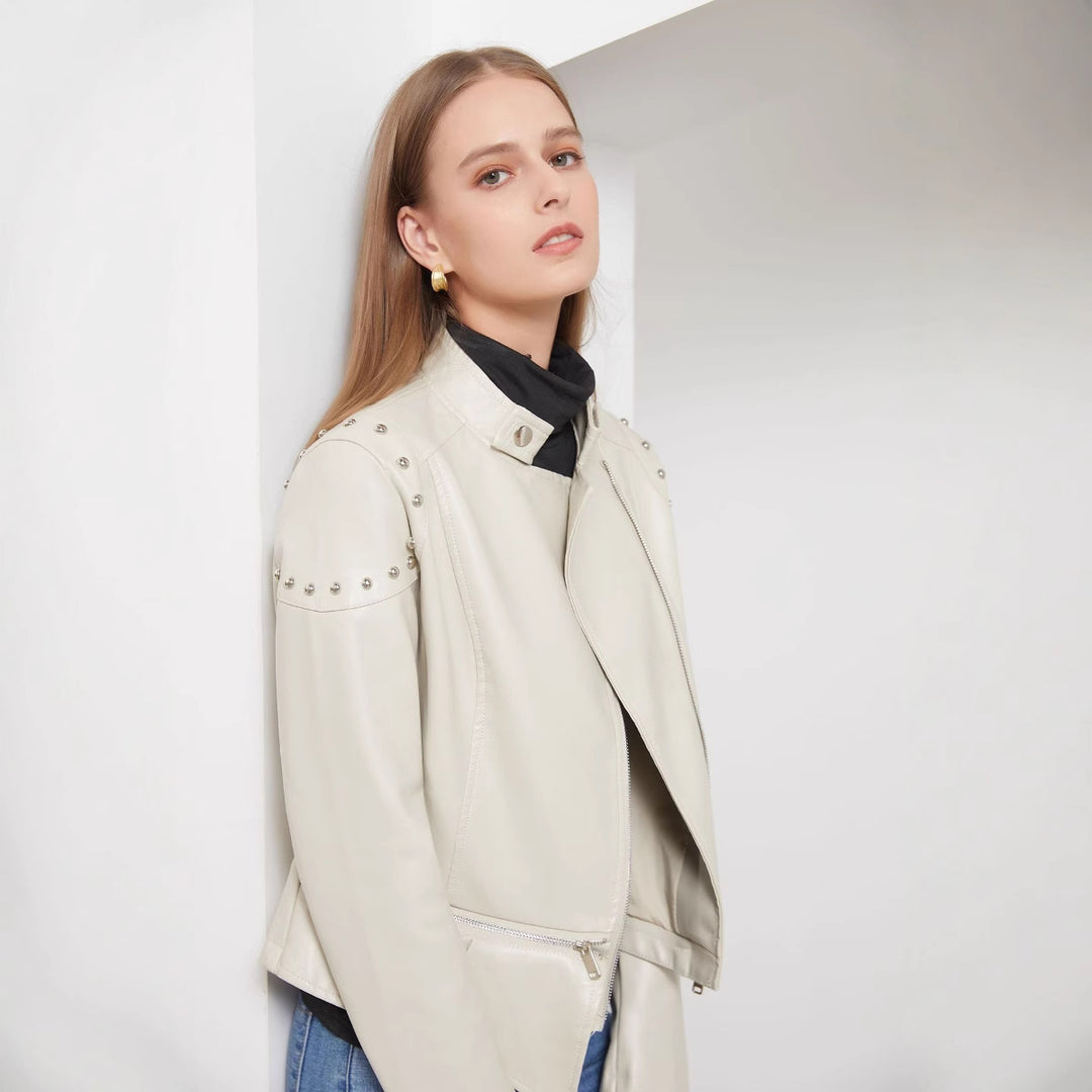 Damsk fashion bikerjacka med nitar och asymmetrisk skärning Eva Jonsson-Eva Jonsson