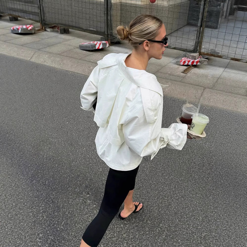 Damsk fashion kort jacka med midjebälte och elegant snitt Mirla-Eva Jonsson