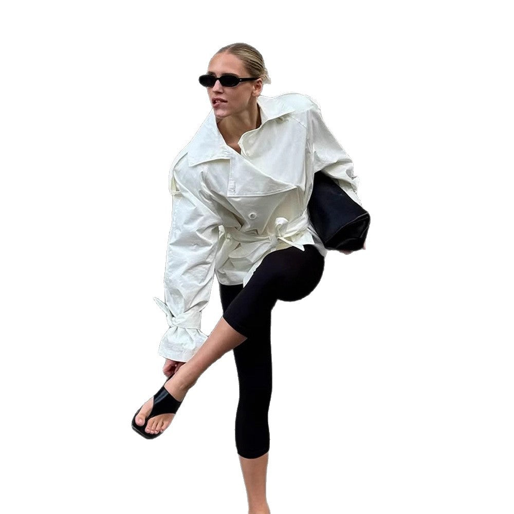 Damsk fashion kort jacka med midjebälte och elegant snitt Mirla-Eva Jonsson