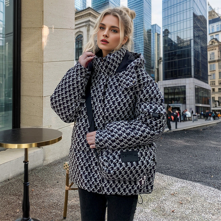 Damsk fashionable puffer jacket med unikt mönster och praktiska fickor Eva Jonsson-Eva Jonsson