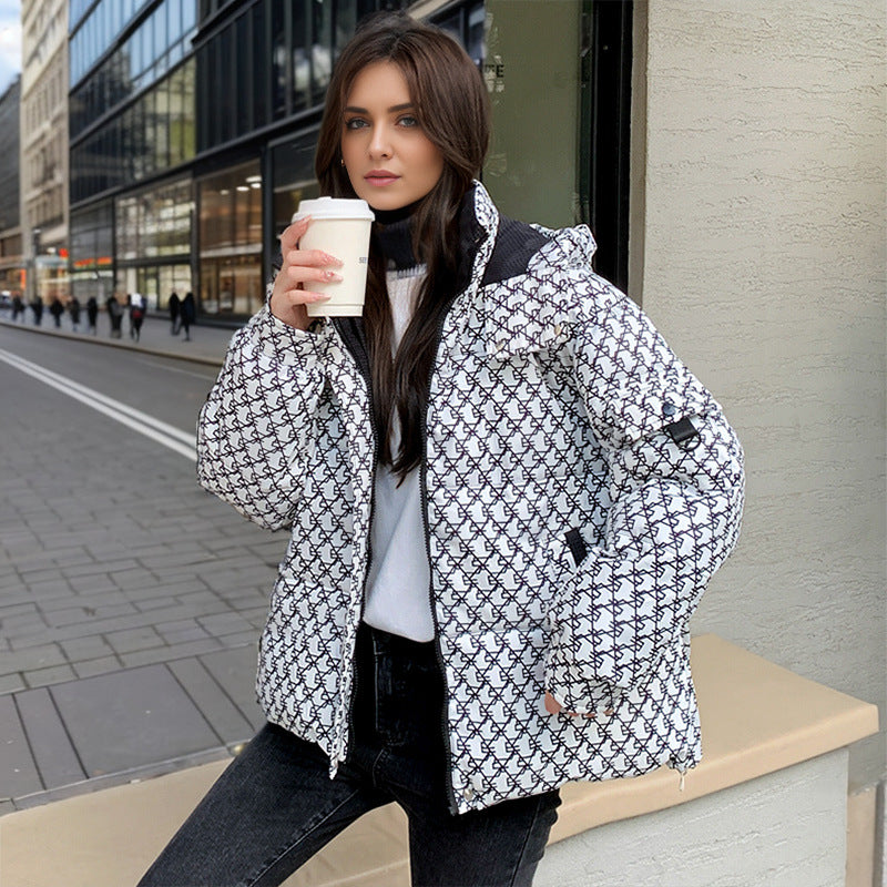 Damsk fashionable puffer jacket med unikt mönster och praktiska fickor Eva Jonsson-Eva Jonsson