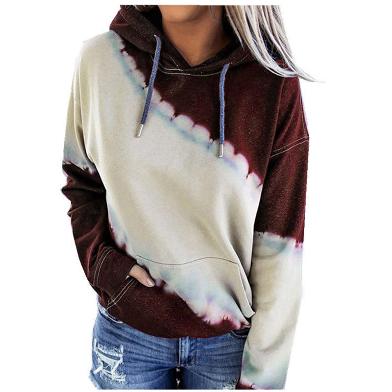Damsk hoodie med modern färgövergång och bekväm passform Mirla-Eva Jonsson