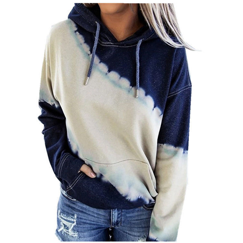 Damsk hoodie med modern färgövergång och bekväm passform Mirla-Eva Jonsson