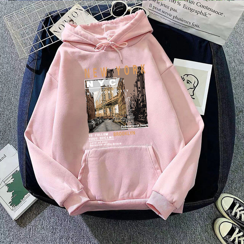 Damsk hoodie med stilfull New York tryck Mirla-Eva Jonsson