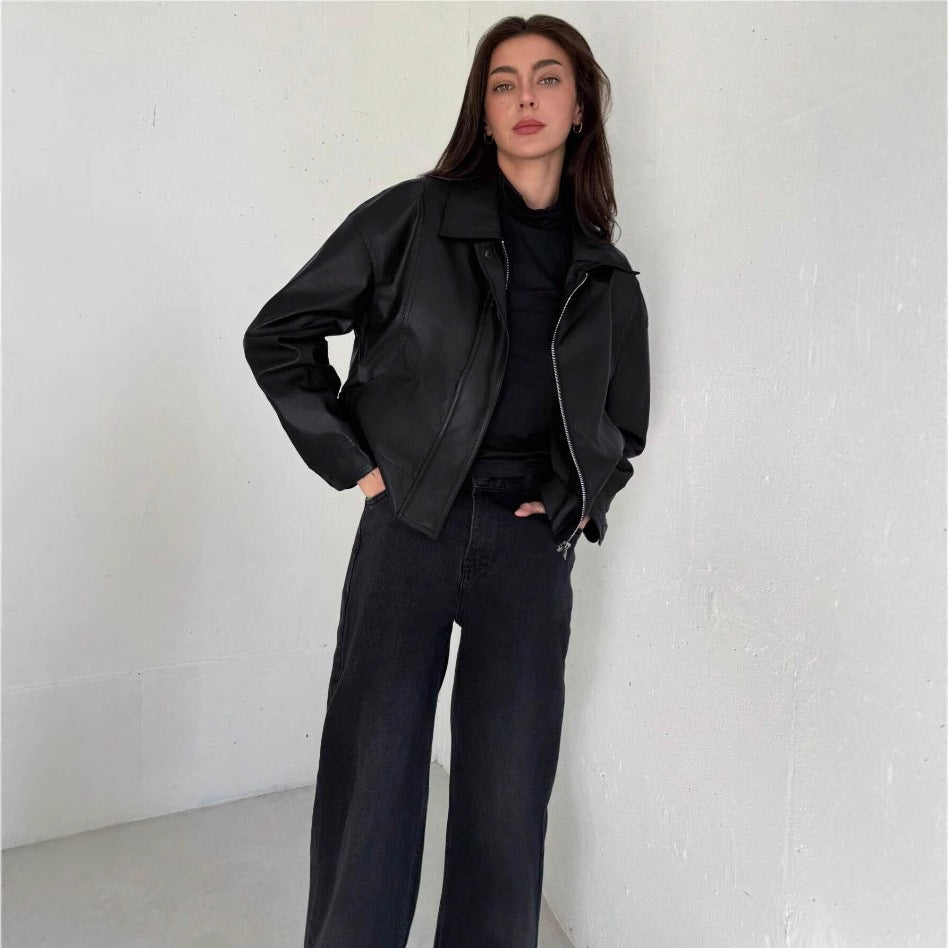 Damsk konstläderjacka i modern bikerstil Mirla-Eva Jonsson