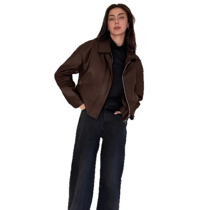 Damsk konstläderjacka i modern bikerstil Mirla-Eva Jonsson