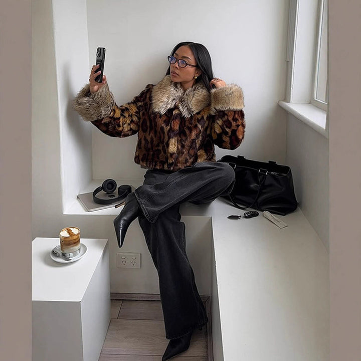 Damsk konstpälskjacka i leopardmönster Mirla-Eva Jonsson
