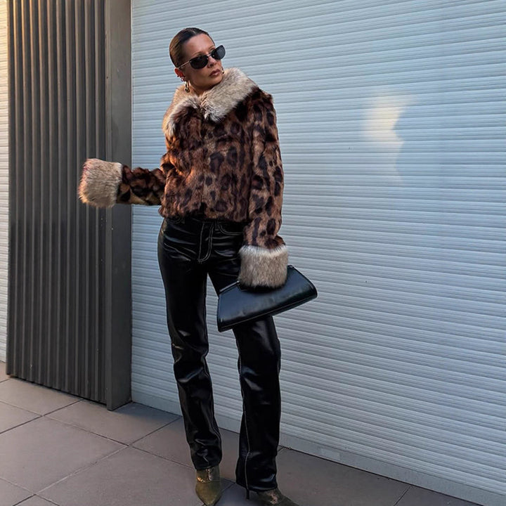 Damsk konstpälskjacka i leopardmönster Mirla-Eva Jonsson