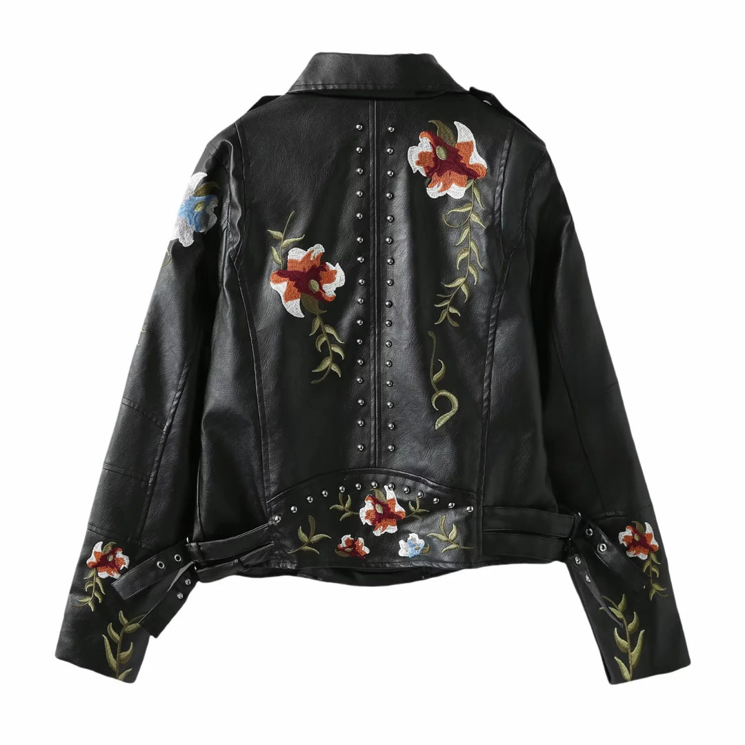 Damsk kunstlæder bikerjakke med blomstret broderi og nitter Mirla-Eva Jonsson