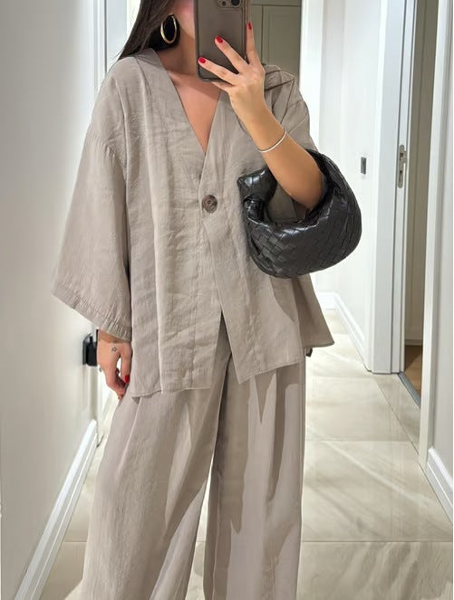 Damsk linnekavaj med vida ärmar och elegant knapplista Mirla-Eva Jonsson