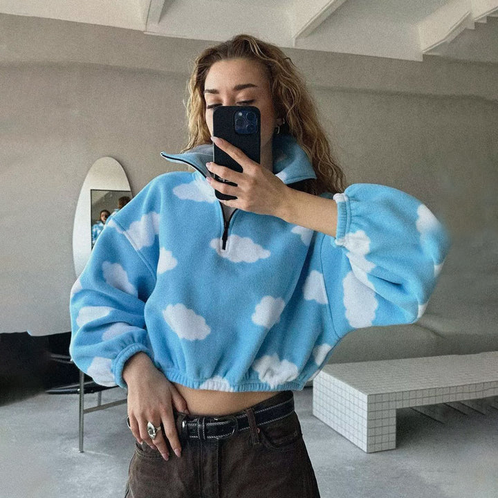 Damsk mysig fleece-tröja med molnmönster Mirla-Eva Jonsson