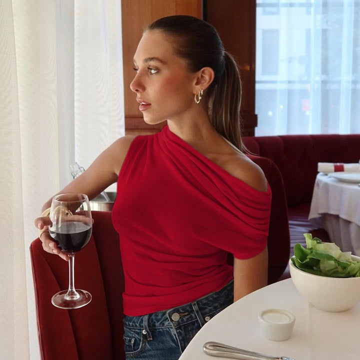 Damsk off-shoulder topp med dekorativa rynkelementen Mirla-Eva Jonsson