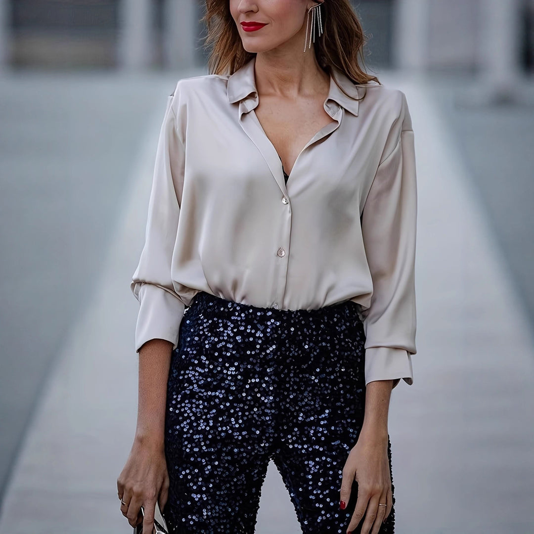 Damsk sidenbluse med elegant V-halsning Mirla-Eva Jonsson