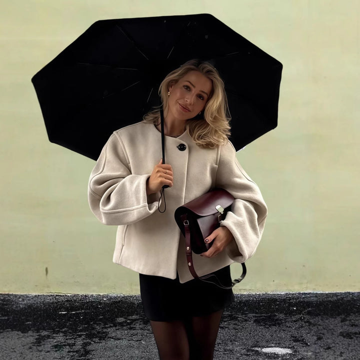 Damsk skulderjacka med voluminösa ärmar och snygg design Mirla-Eva Jonsson