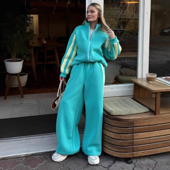 Damsk sportig fleecejacka och lösa byxor kombination Mirla-Eva Jonsson