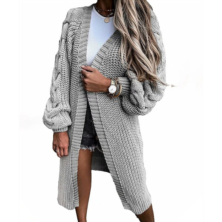 Damsk stickad jacka med voluminösa ärmar och högkvalitativt flätadesign Eva Jonsson-Eva Jonsson