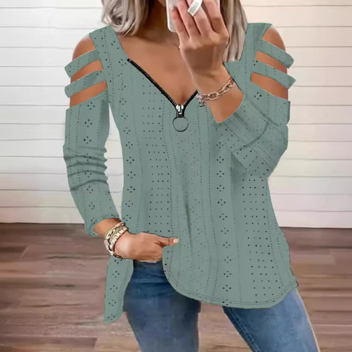 Damsk stickad topp med moderna cut-outs och dragkedja Mirla-Eva Jonsson
