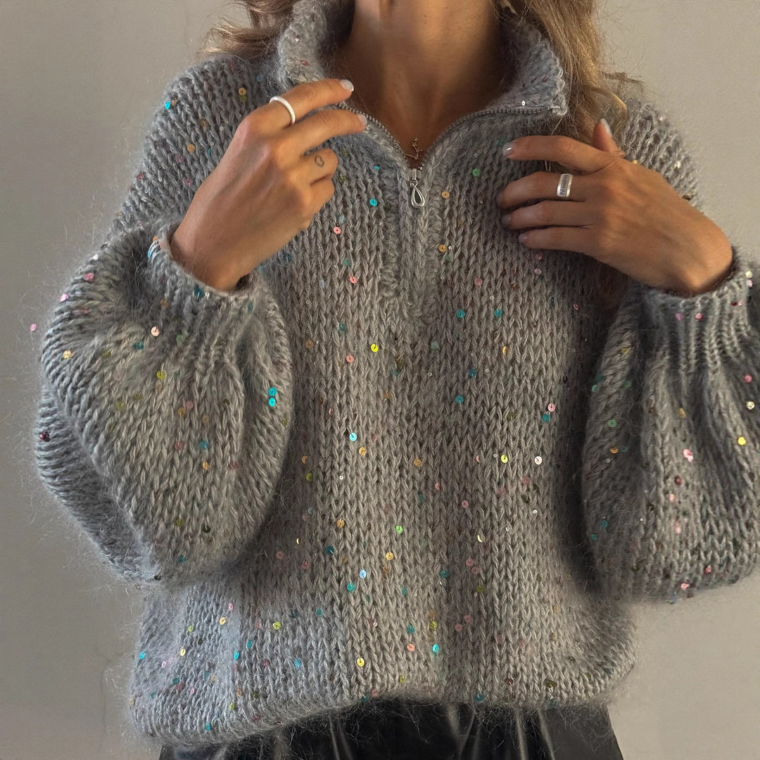 Damsk stickad tröja med glittrande accenter och hög krage Mirla-Eva Jonsson