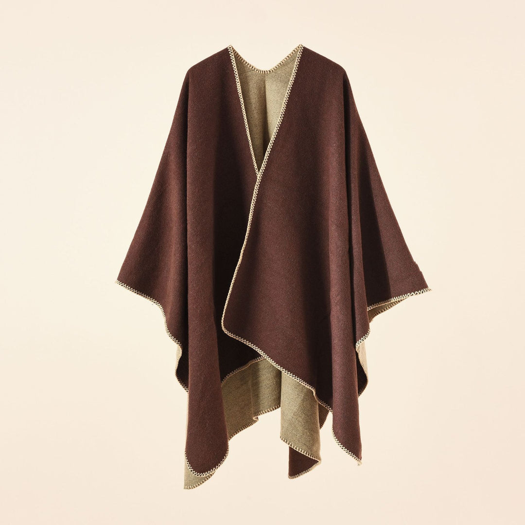 Damsk strickponcho med asymmetrisk skärning och hög värmehållningsfunktion Mirla-Eva Jonsson