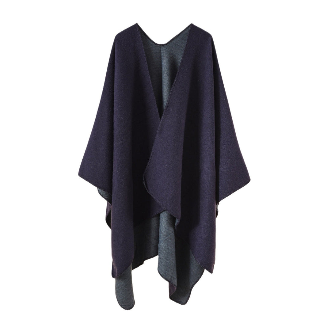 Damsk strickponcho med asymmetrisk skärning och hög värmehållningsfunktion Mirla-Eva Jonsson