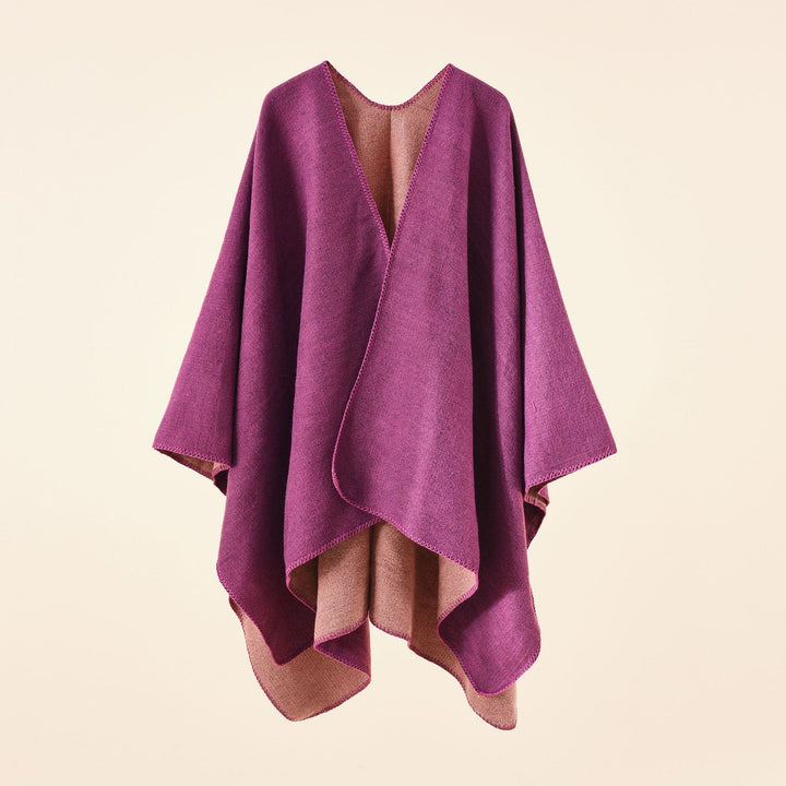 Damsk strickponcho med asymmetrisk skärning och hög värmehållningsfunktion Mirla-Eva Jonsson