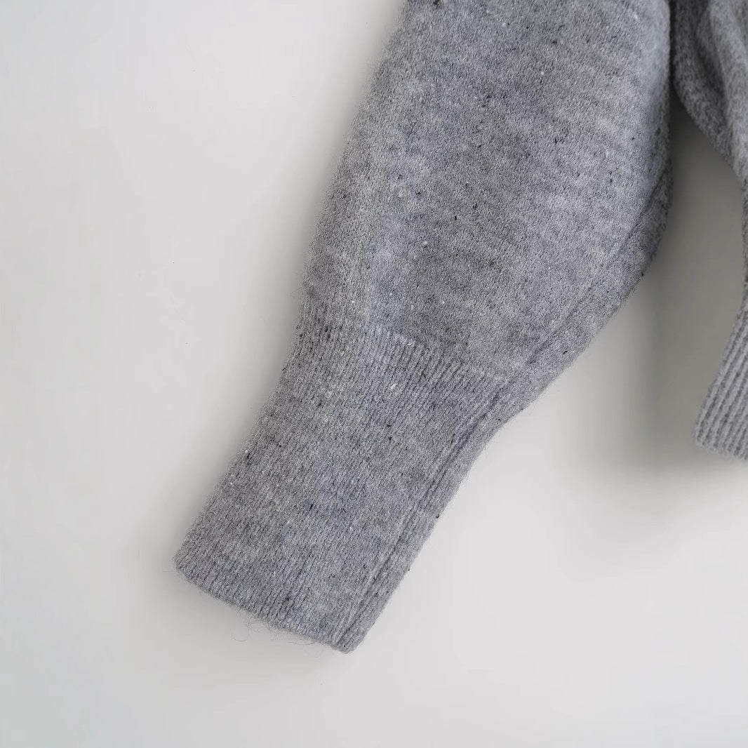 Damsk tröja med eleganta pärldetaljer Mirla-Eva Jonsson