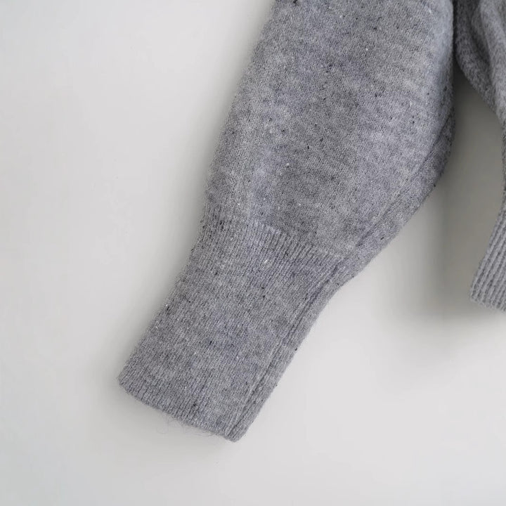 Damsk tröja med eleganta pärldetaljer Mirla-Eva Jonsson