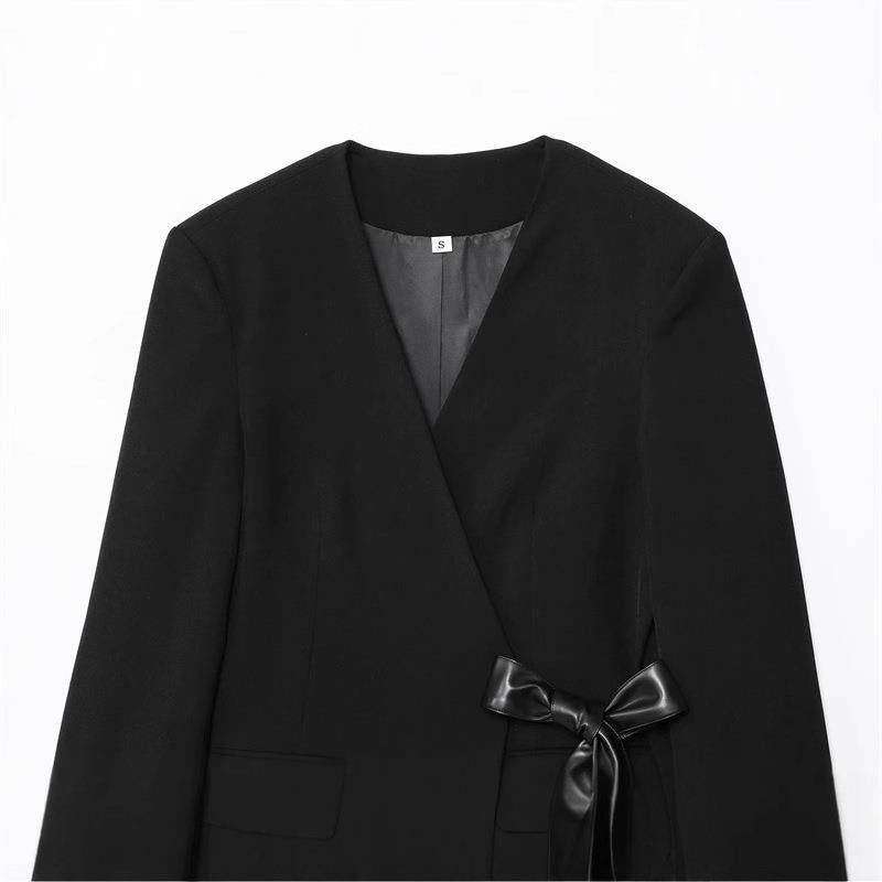 Damsk wrap blazer med elegant satinknut och moderna fickor Mirla-Eva Jonsson