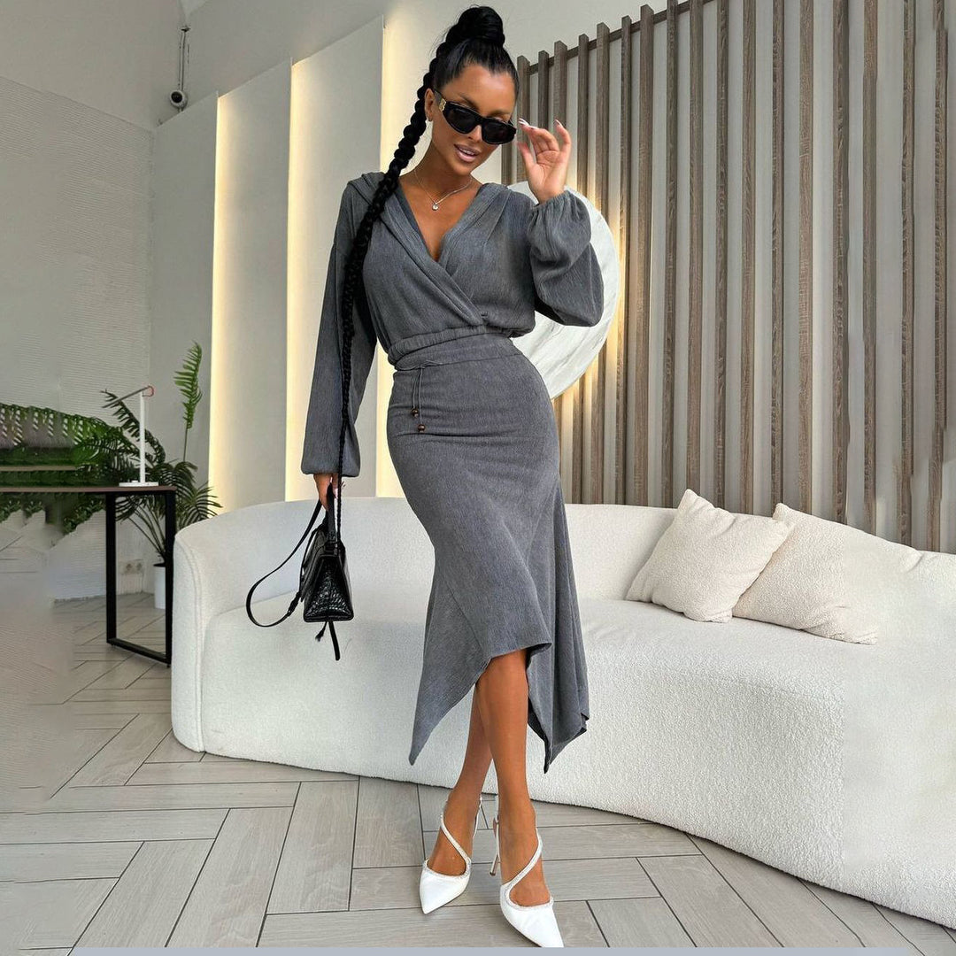 Damsk wrapklänning med asymmetrisk fåll och eleganta detaljer Mirla-Eva Jonsson
