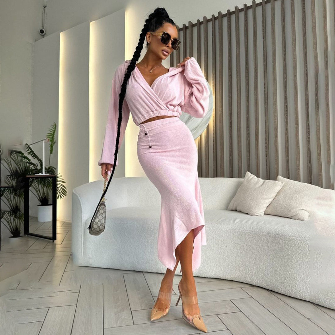 Damsk wrapklänning med asymmetrisk fåll och eleganta detaljer Mirla-Eva Jonsson