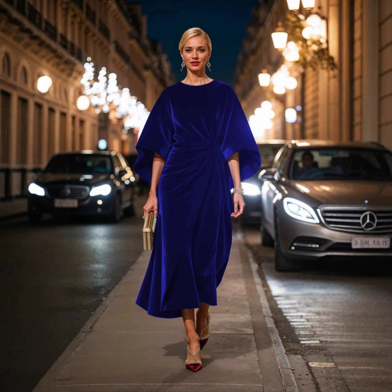 Damska aftonklänning i elegant samtdesign med voluminösa ärmar och figursydd silhuett Mirla-Eva Jonsson