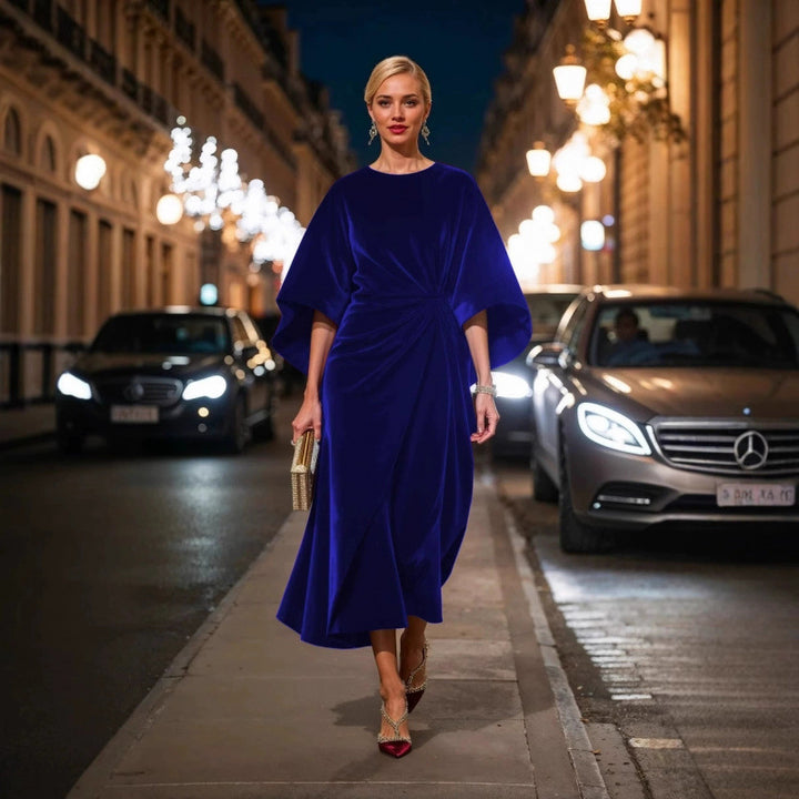 Damska aftonklänning i elegant samtdesign med voluminösa ärmar och figursydd silhuett Mirla-Eva Jonsson