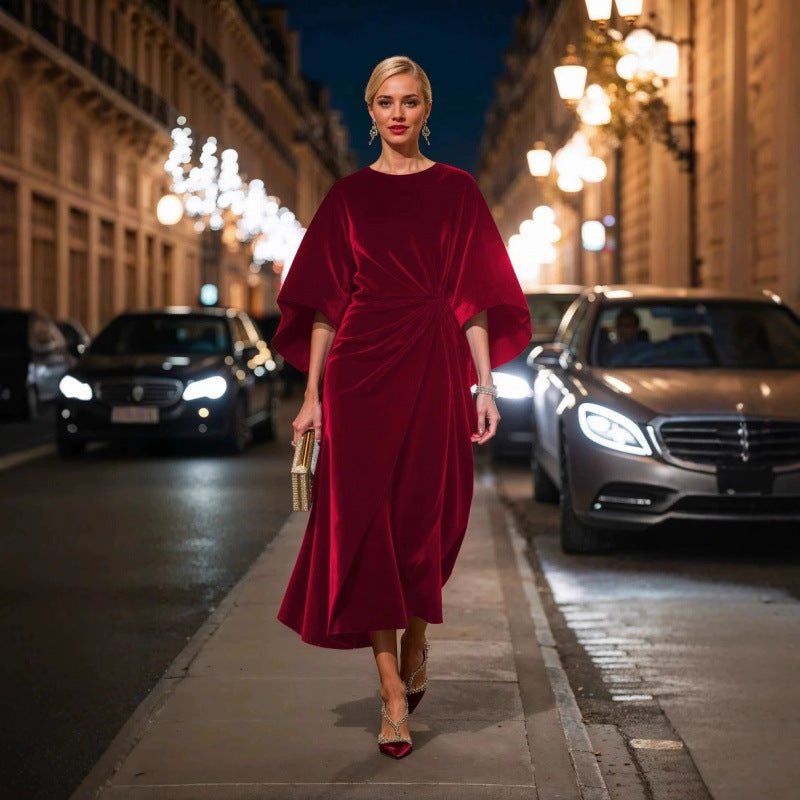 Damska aftonklänning i elegant samtdesign med voluminösa ärmar och figursydd silhuett Mirla-Eva Jonsson