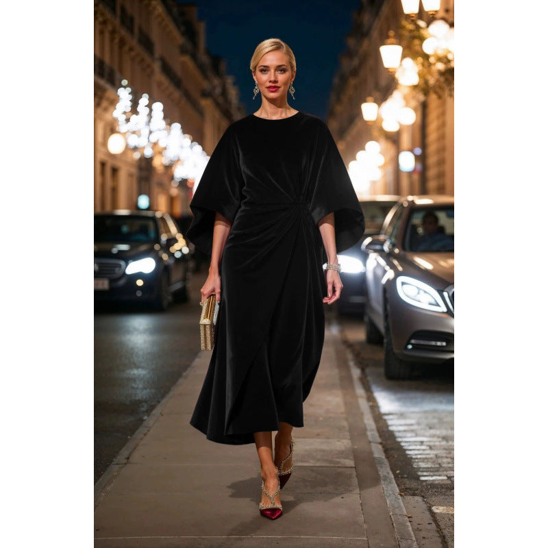 Damska aftonklänning i elegant samtdesign med voluminösa ärmar och figursydd silhuett Mirla-Eva Jonsson