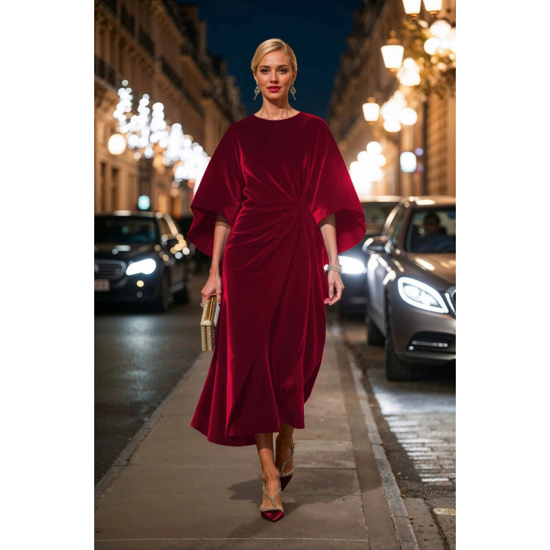 Damska aftonklänning i elegant samtdesign med voluminösa ärmar och figursydd silhuett Mirla-Eva Jonsson
