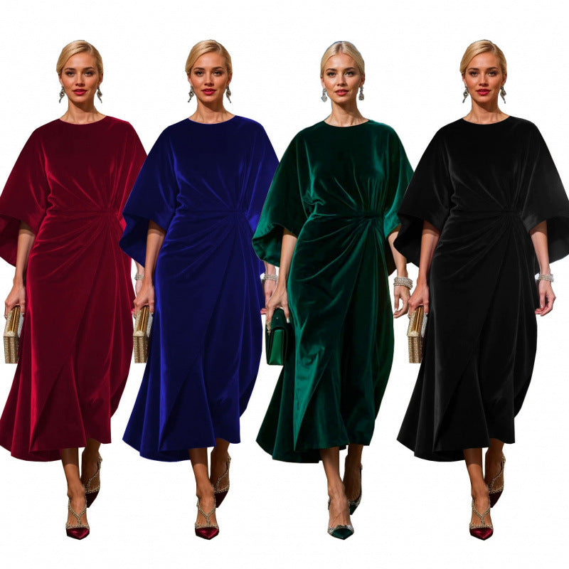 Damska aftonklänning i elegant samtdesign med voluminösa ärmar och figursydd silhuett Mirla-Eva Jonsson