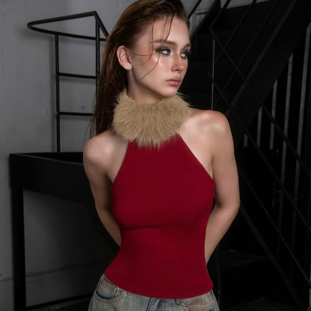 Damska aftonklänning med djupt V-ringning och elegant krage av konstull Mirla-Eva Jonsson