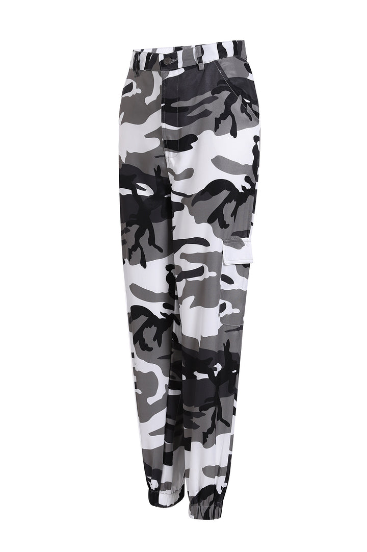 Damska cargo-byxor med elastisk midja och modernt camouflage-design Mirla-Eva Jonsson