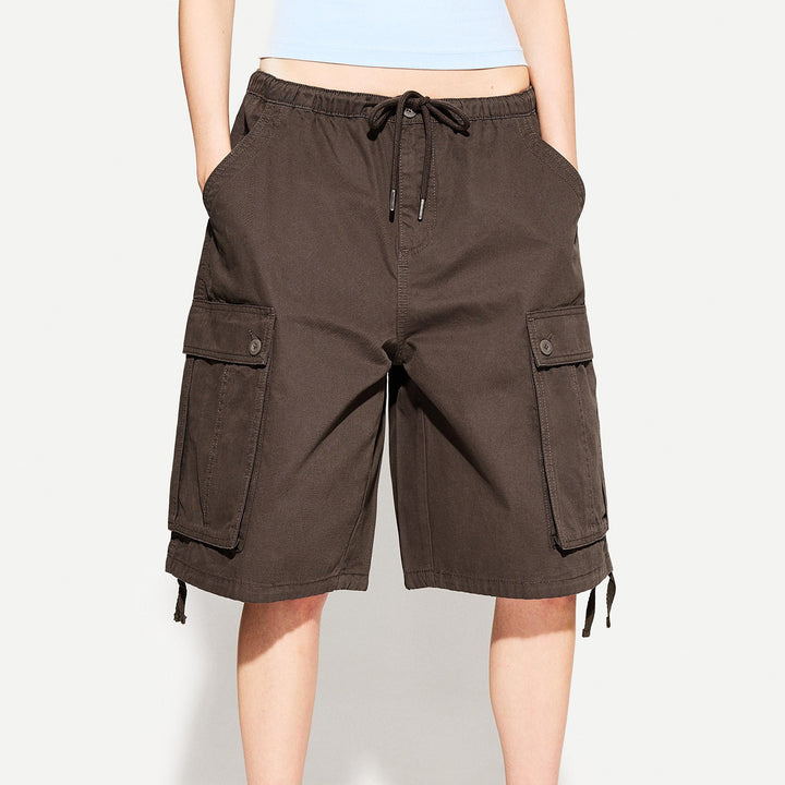 Damska cargo-shorts med elastisk midja och praktiska sidofickor Mirla-Eva Jonsson